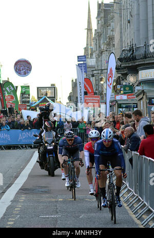 ABERDEEN, Scozia - 17 Maggio 2018: British cycling Olympian, Ed Clancy, fa la sua mossa, spostamento fino al secondo prima di vincere l'evento di Aberdeen. Credito: Douglas MacKenzie/Alamy Live News Foto Stock