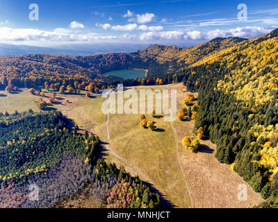 Santa Ana lago vulcanico vicino a Baile Tusnad e Baile Balvanios in Transilvania Romania Foto Stock