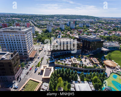 Iasi, Romania, Luglio 2017: Palazzo Mall e Iasi city centre Foto Stock