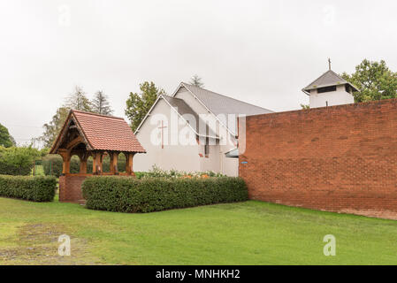 MOOI RIVER, SUD AFRICA - 22 Marzo 2018: la storica St Pauls Chiesa anglicana, in Mooi River nel Kwazulu-Natal Midlands, caduta di pioggia è visibile Foto Stock