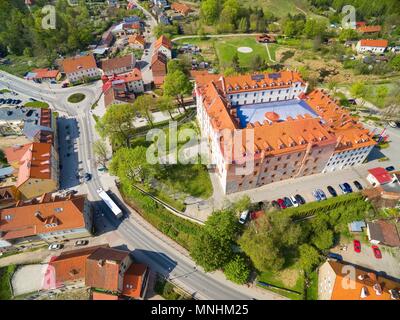 Vista aerea della città Ryn, Polonia (ex Rhein, Prussia orientale). Teutonico medievale castello dei cavalieri sulla destra Foto Stock