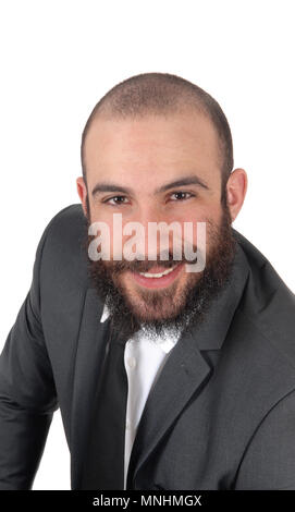 Un giovane imprenditore in un'immagine ritratto che indossa un abito con la barba e baffi, sorridente, isolato per sfondo bianco Foto Stock