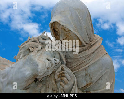 La scultura alla terrazza di Notre Dame de la Garde, chiesa di pellegrinaggio e punto di riferimento della città, Marsiglia, Bouches-du-Rhone, Sud Francia France Foto Stock