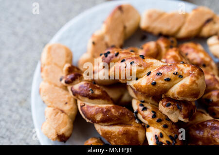 Turco biscotti salati con cumino nero / Burgu Kurabiye. I cibi tradizionali. Foto Stock