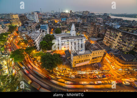 Kolkata city top vista di notte, West Bengal, India. Una lunga esposizione foto Foto Stock