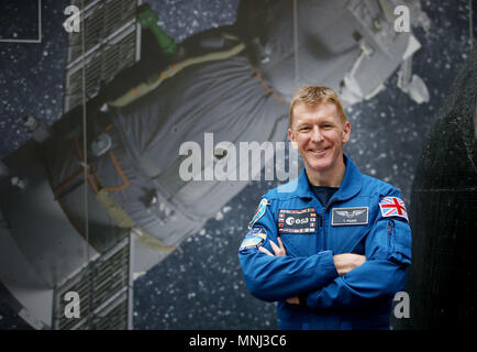 Astronauta Tim Peake, durante una visita al Museo Nazionale di Scozia, Edimburgo, dove ha inaugurato una nuova mostra quali funzioni della Soyuz TMA-19M Modulo di discesa e lo spacesuit grandi Peake indossavano per la sua alta velocità di viaggio di ritorno dalla Stazione Spaziale Internazionale (ISS). Foto Stock