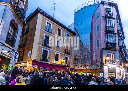 Gli edifici colorati nel centro di Madrid, Spagna.Spagnolo Foto Stock