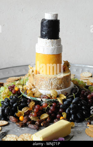 Formaggio reale torta fatta da impilati turni reale di formaggio per un matrimonio Foto Stock