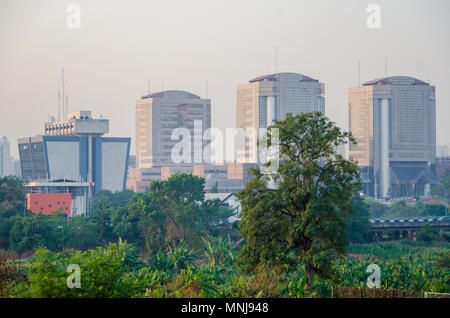 Ministero federale dei trasporti e di altri edifici alti nella capitale Abuja Foto Stock