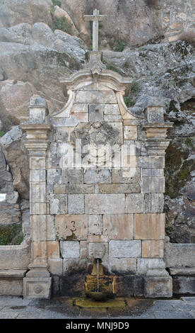 Fontana di acqua a Castelo Novo Village. Portogallo Foto Stock