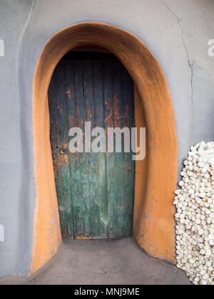 Berea, Lesotho - Settembre 07, 2016: Kome grotte o Ha Kome Grotta abitazione sono case di fango costruita nella roccia. Foto Stock