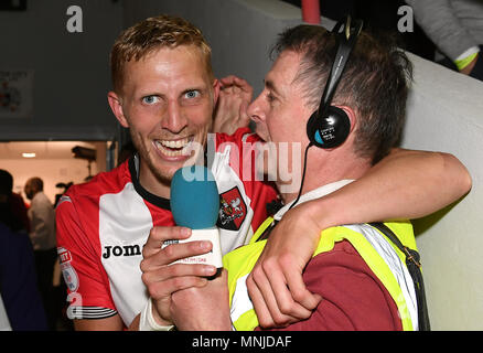 Exeter City's Dean Moxey celebra dopo il fischio finale durante la scommessa del Cielo lega due partita presso il St James Park, Exeter. Foto Stock