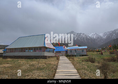 Vista dei monti Qilian dal Mati Si templi, Gansu, Cina Foto Stock