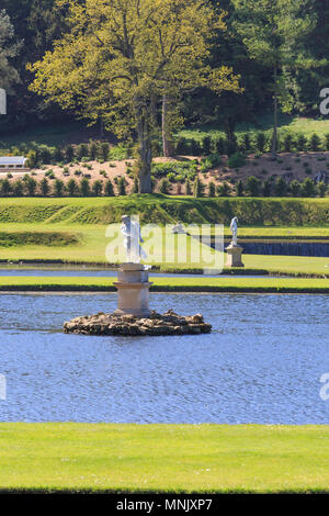 Inghilterra, North Yorkshire, Ripon. Fountains Abbey, Studley Royal. UNESCO - Sito Patrimonio dell'umanità. National Trust, il monastero cistercense. Giardini e Alberi o Foto Stock