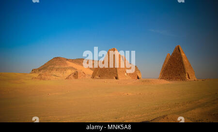 Gebel Barkal mountain e piramidi in Karima Nubia, Sudan Foto Stock