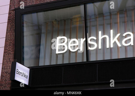 Amsterdam, Paesi Bassi-febbraio 2, 2017: lettere bershka su una parete in Amsterdam Foto Stock