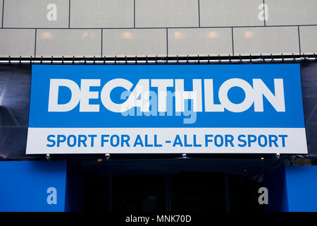 Amsterdam, Paesi Bassi-febbraio 2, 2017: lettere decathlon su una parete in Amsterdam Foto Stock