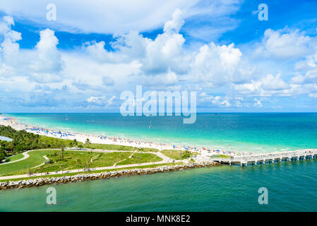 South Pointe Park e il molo a South Beach, Miami Beach. Vista aerea. Paradise e costa tropicale della Florida, Stati Uniti d'America. Foto Stock