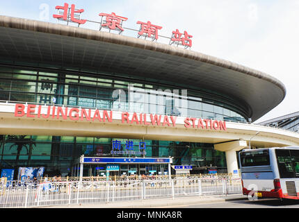 Pechino, Cina - 30 Aprile 2018: esterne di Pechino Stazione Ferroviaria Sud nel distretto di Fengtai Beijing in Cina. Foto Stock