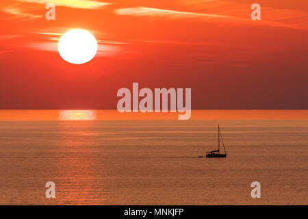 Impostazione di Sun e la creazione di splendidi tramonti scena, Alanya, Turchia Foto Stock