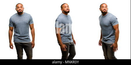 African American uomo con barba sbuffando fuori le guance, avendo divertimento rendendo divertente volto Foto Stock