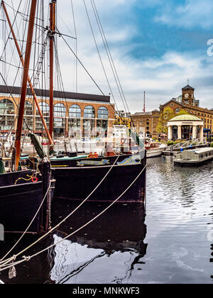 St Katharine Docks alloggiamento e un complesso di svaghi, Borough of Tower Hamlets, sul lato nord del Tamigi facevano parte del porto di Londra, Foto Stock