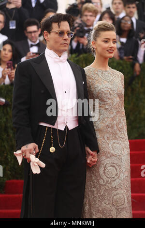 Johnny Depp e ambra sentita frequentare il 'Charles James: oltre la moda' Costume Institute Gala al Metropolitan Museum of Art il 5 maggio 2014 nel nuovo Foto Stock