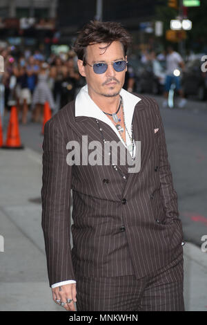 Johnny Depp arriva per il "Late Show con David Letterman' alla Ed Sullivan Theater il 25 giugno 2013 a New York City. Foto Stock