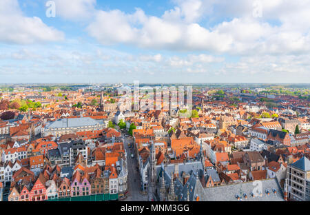 BRUGES, Belgio - 23 Aprile 2018:vista areale di Bruges, capitale della Fiandra occidentale nel nord-ovest del Belgio e una popolare destinazione turistica Foto Stock