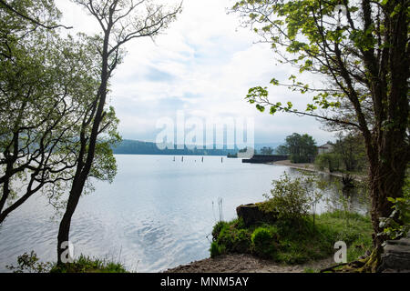 Loch Lomond su di una tranquilla mattina di primavera Foto Stock