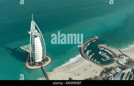 Dubai, Emirati Arabi Uniti, 18 maggio, 2018: vista aerea del mondo più votati hotel Burj Al Arb Foto Stock