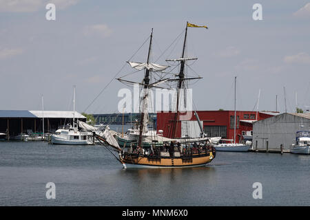 Replica del Schooner Sultana - dal 1768 al 1772 la nave britannica SULTANA era un enforcer dell'odiato Townsend atti o "Tè tasse". Foto Stock