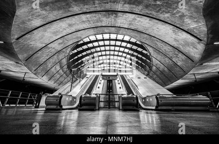 Stazione metropolitana di Canary Wharf a Londra. Foto Stock