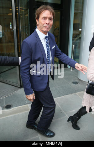 Cliff Richard visto lasciare i rotoli costruzione alta corte al terzo giorno di sueing la BBC per danni - Londra dotata: Cliff Richard dove: Londra, Regno Unito quando: 17 Apr 2018 Credit: WENN.com Foto Stock