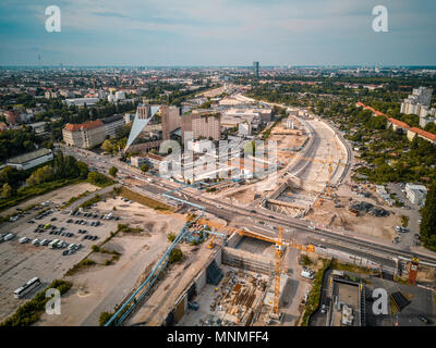 Berlino, Germania. 16 Maggio, 2018. Il cantiere per la costruzione del muro di Berlino Stadtautobahn A100 in Neukölln, Treptow, Friedrichshain e Lichtenberg il 16 maggio 2018 a Berlino, Germania. Credito: picture alliance/Robert Schlesinger | in tutto il mondo di utilizzo/dpa/Alamy Live News Foto Stock