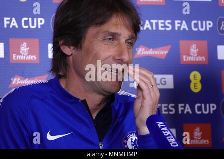 Cobham, SURREY REGNO UNITO . 18 Maggio, 2018 Antonio Conte, il Chelsea Football Club Manager colloqui alla stampa circa il suo team prospettive nel finale di FA Cup domani} allo Stadio di Wembley contro il Manchester United. Credito: Motofoto/Alamy Live News Foto Stock