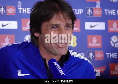 Cobham, SURREY REGNO UNITO . 18 Maggio, 2018 Antonio Conte, il Chelsea Football Club Manager colloqui alla stampa circa il suo team prospettive nel finale di FA Cup domani} allo Stadio di Wembley contro il Manchester United. Credito: Motofoto/Alamy Live News Foto Stock