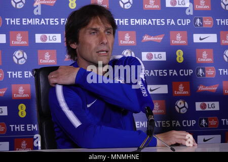 Cobham, SURREY REGNO UNITO . 18 Maggio, 2018 Antonio Conte, il Chelsea Football Club Manager colloqui alla stampa circa il suo team prospettive nel finale di FA Cup domani} allo Stadio di Wembley contro il Manchester United. Credito: Motofoto/Alamy Live News Foto Stock