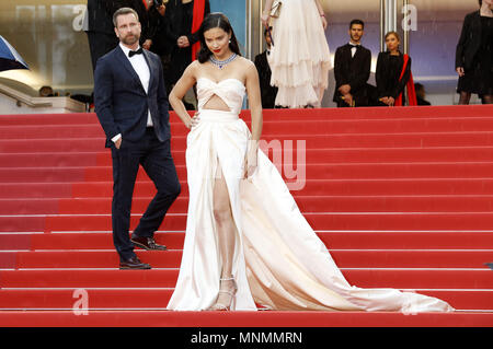 Cannes, Frankreich. 16 Maggio, 2018. Adriana Lima frequentando il "Burning/Beoning' premiere durante la settantunesima Cannes Film Festival presso il Palais des Festivals il 16 maggio 2018 a Cannes, Francia | Verwendung weltweit Credito: dpa/Alamy Live News Foto Stock