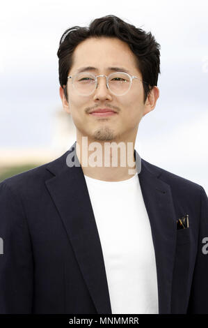 Cannes, Frankreich. Il 17 maggio 2018. Steven Yeun al 'Burning/Beoning' photocall durante la settantunesima Cannes Film Festival presso il Palais des Festivals, 17 maggio 2018 a Cannes, Francia | Verwendung weltweit Credito: dpa/Alamy Live News Foto Stock