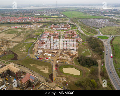 Vedute aeree di Redrow Homes sito- Ebbsfleet Green situato in Ebbsfleet Garden City, Kent, Regno Unito Foto Stock
