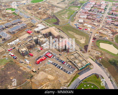 Vedute aeree di Redrow Homes sito- Ebbsfleet Green situato in Ebbsfleet Garden City, Kent, Regno Unito Foto Stock