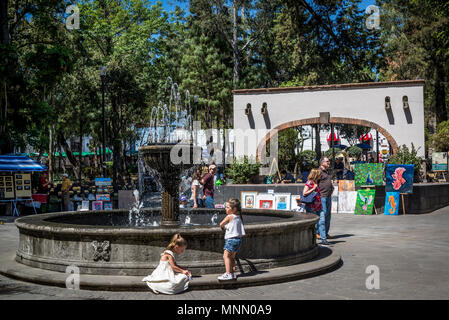 San Angel arte e artigianato al mercato del sabato, Plaza San Jacinto, San Angelo, Città del Messico, Messico Foto Stock