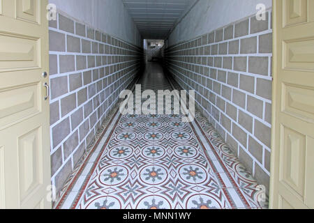 Bella corridoio, angolo speciale vista in un vecchio edificio tradizionale in El Jardin, Antioquia, Colombia Foto Stock
