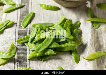 Materie organiche verde neve piselli pronto a mangiare Foto Stock