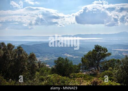 Vista dall'alto da Santuari de Curaoutdoors e distante vista di Palma Foto Stock