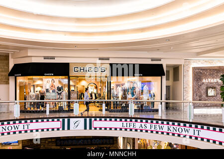 Tysons, Stati Uniti d'America - 26 Gennaio 2018: Chico's store segno negozio di ingresso in Tyson's Corner Mall di Fairfax, Virginia da Mclean Foto Stock