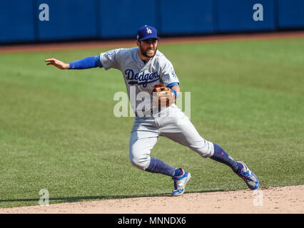 Chris Taylor hace ONU lancia en n.a. jugada. Atrapada de pelota. Acciones del Partido de beisbol, Dodgers de Los Angeles contra Padres de San Diego, tercer juego de la Serie en Mexico de las Ligas Mayores del Beisbol, realizado en el Estadio de los Sultanes de Monterrey, Messico el domingo 6 de Mayo 2018. (Foto: Luis Gutierrez) Foto Stock