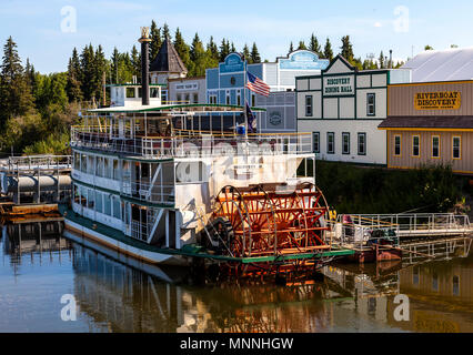 Barca a remi Discovery II ormeggiato sulle rive del fiume Chena vicino a Fairbanks in Alaska Foto Stock
