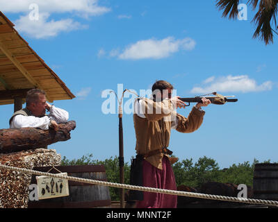 Rievocazione storica presso la fontana della giovinezza, Sant'Agostino, Florida, USA, 2018 © Katharine Andriotis Foto Stock